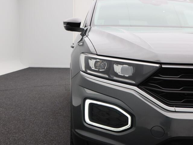 Volkswagen T-Roc 1.5 TSi 150 Pk Style | Trekhaak | Panorama dak | Adaptive Cruise | Parkeersensoren | Climatronic | CarPlay | 18 Inch | 49.300 Km !!