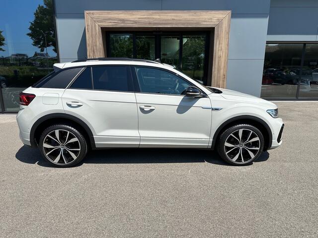 Volkswagen T-Roc 1.5 TSI 150pk DSG R-Line | Black Style | Panoramadak | Camera | Keyless | Elek. Achterklep | Dode hoek | Rijklaar incl. 1 jaar Bovag garantie