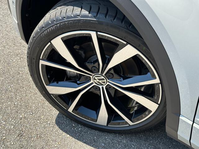 Volkswagen T-Roc 1.5 TSI 150pk DSG R-Line | Black Style | Panoramadak | Camera | Keyless | Elek. Achterklep | Dode hoek | Rijklaar incl. 1 jaar Bovag garantie