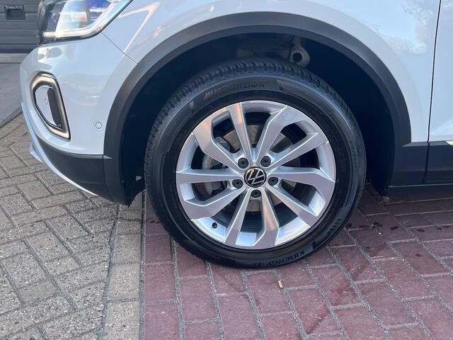 Volkswagen T-Roc 1.5 TSI Style / Panorama dak / IQ Led / Virtual cockpit pro / App-connect / Stoelverwarming voorzijde / 17'' LMV