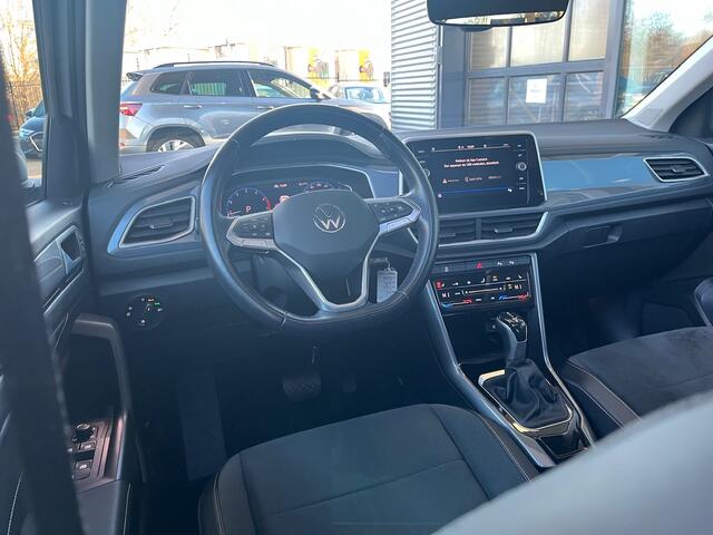 Volkswagen T-Roc 1.5 TSI Style / Panorama dak / IQ Led / Virtual cockpit pro / App-connect / Stoelverwarming voorzijde / 17'' LMV