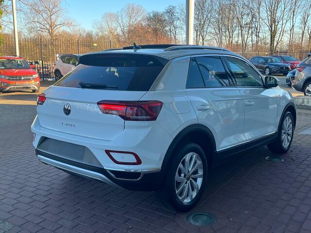 Volkswagen T-Roc 1.5 TSI Style / Panorama dak / IQ Led / Virtual cockpit pro / App-connect / Stoelverwarming voorzijde / 17'' LMV