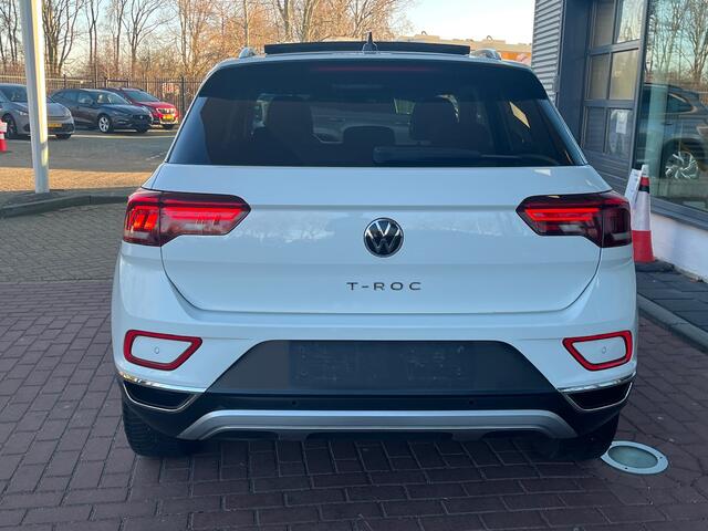 Volkswagen T-Roc 1.5 TSI Style / Panorama dak / IQ Led / Virtual cockpit pro / App-connect / Stoelverwarming voorzijde / 17'' LMV