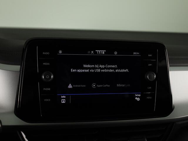 Volkswagen T-Roc 1.5 TSI Life 150 pk Automaat (DSG) | Navigatie via App | Parkeersensoren (Park assist) | Achteruitrijcamera | Autom. airco | Stoelverwarming |