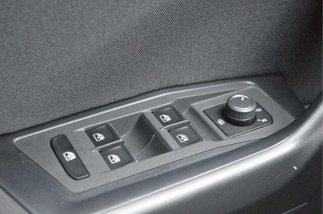 Volkswagen T-Roc 1.5 TSI Style Automaat NL-auto / Clima / Adaptieve cruise