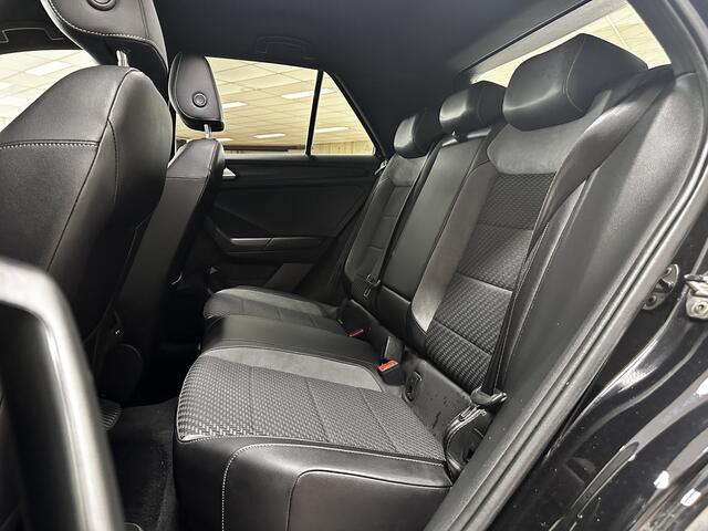 Volkswagen T-Roc 1.5 TSI Sport Business R/ Automaat!/ Trekhaak/ Zwarte hemel/ Virtual Cockpit/ LED Koplampen/ 18''LMV/ Stoelverw./ Grootlichtass./ Flippers/ Apple+Android/ DAB+/ Clima/ Navi/ Cruise/ Bluetooth/ Multi.Stuur/ PDC V+A.
