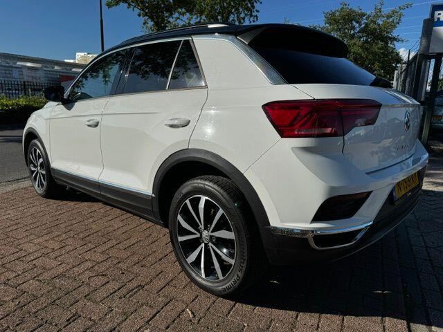 Volkswagen T-Roc 1.0 TSI Style Beats Airco,Navigatie,Camera,Panoramadak