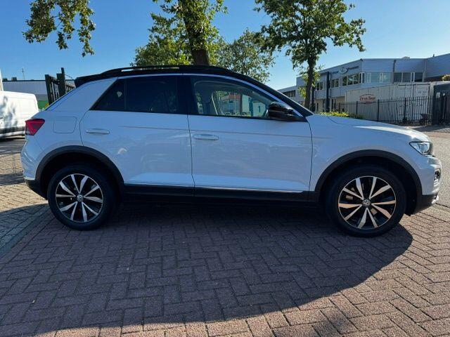 Volkswagen T-Roc 1.0 TSI Style Beats Airco,Navigatie,Camera,Panoramadak