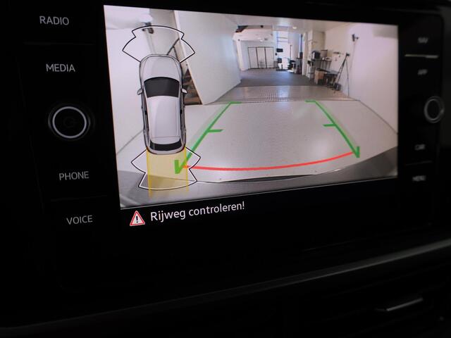Volkswagen T-Roc 1.0 TSI Life Edition 115 pk | Verlengde garantie | Navigatie via App | Parkeersensoren (Park assist) | Achteruitrijcamera | Autom. airco |