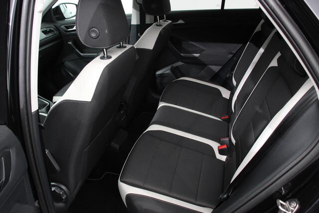 Volkswagen T-Roc 1.5 TSI DSG Sport 150 PK Navigatie Apple Carplay/Android Auto Climate Control Camera Adaptive Cruise Control Electrisch bedienbare achterklep