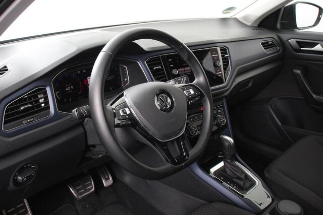 Volkswagen T-Roc 1.5 TSI 150pk DSG R-Line United Navigatie Climate Control Digitale Cockpit Full Led DAB Trekhaak Lichtmetalen Velgen 19"