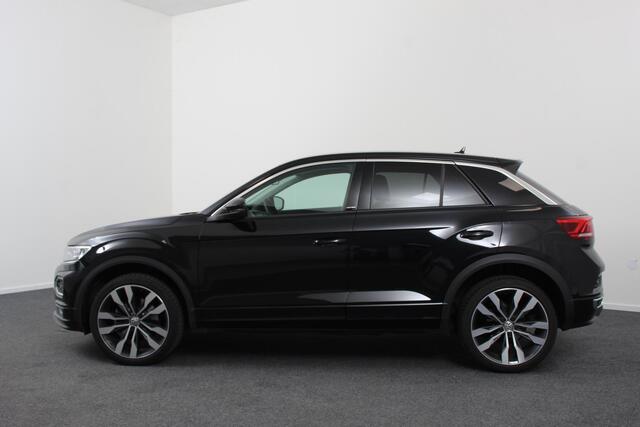Volkswagen T-Roc 1.5 TSI 150pk DSG R-Line United Navigatie Climate Control Digitale Cockpit Full Led DAB Trekhaak Lichtmetalen Velgen 19"