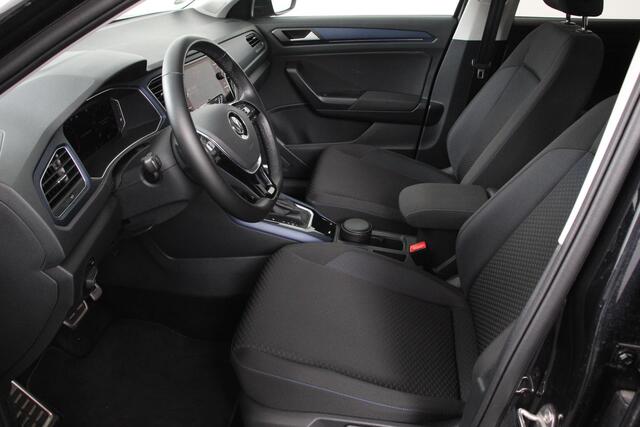 Volkswagen T-Roc 1.5 TSI 150pk DSG R-Line United Navigatie Climate Control Digitale Cockpit Full Led DAB Trekhaak Lichtmetalen Velgen 19"