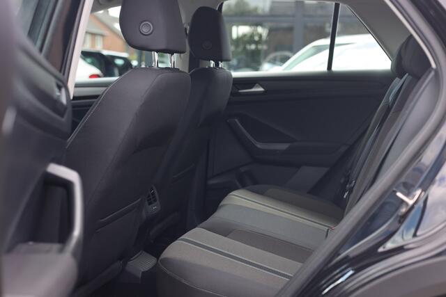 Volkswagen T-Roc 1.0 TSI STYLE | ACC | NAVI | CARPLAY | TREKHAAK | 1e EIG!