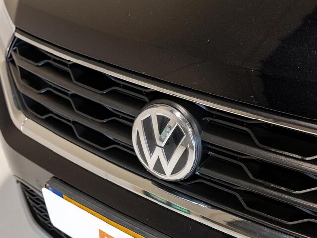 Volkswagen T-Roc 1.5 TSI Sport 150pk / Stoelverwarming / Airco / Navigatie / Adaptieve cruise control / Apple carplay /
