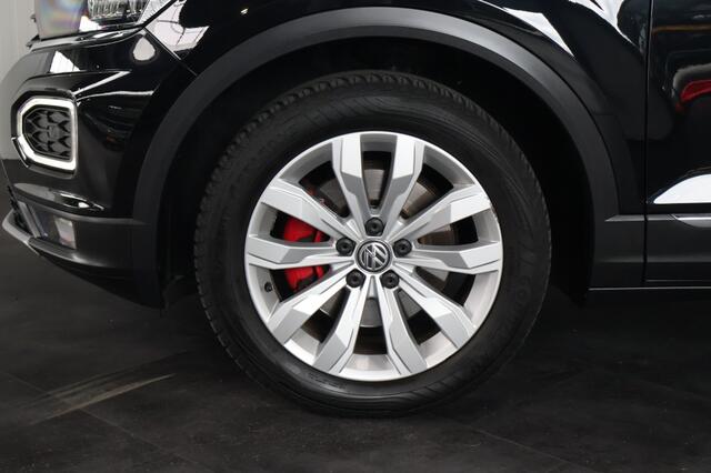 Volkswagen T-Roc 1.5 TSI Sport 150pk | Panoramadak | Trekhaak | Carplay | LED