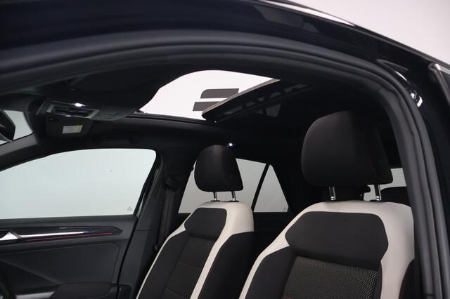 Volkswagen T-Roc 1.5 TSI Sport 150pk | Panoramadak | Trekhaak | Carplay | LED