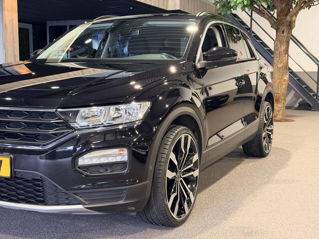 Volkswagen T-Roc 1.5 TSI Sport Stoelverwarming | Lane assist | Trekhaak | Navigatie