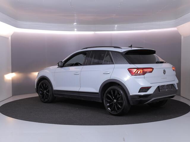 Volkswagen T-Roc 1.5 TSI Sport 150 pk Automaat (DSG) | Navigatie via App | Parkeersensoren | Autom. airco | Stoelverwarming | Black Style pakket |