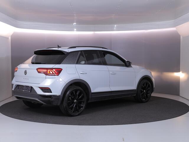 Volkswagen T-Roc 1.5 TSI Sport 150 pk Automaat (DSG) | Navigatie via App | Parkeersensoren | Autom. airco | Stoelverwarming | Black Style pakket |