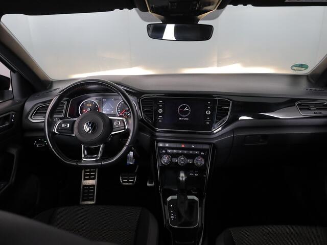 Volkswagen T-Roc 1.5 TSI Sport 150 pk Automaat (DSG) | Navigatie via App | Parkeersensoren | Autom. airco | Stoelverwarming | Black Style pakket |