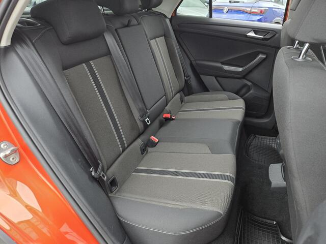 Volkswagen T-Roc 1.5 TSI Style Business | Automaat| Trekhaak| Keyless entry| Full LED|
