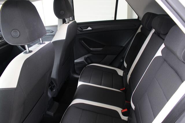 Volkswagen T-Roc 1.5 TSI Sport Navigatie | parkeercamera | Cruise Control | Climate Control | Eerste Eigenaar