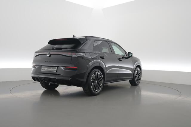 Volkswagen T-Roc 1.5 eTsi R-Line First Edition | Dig. Cockpit | IQ Light | Pano | Adapt. Cruise | Trekhaak | Head-up | Harman Kardon | Keyless | 360cam | Stoel- Stuurverw.