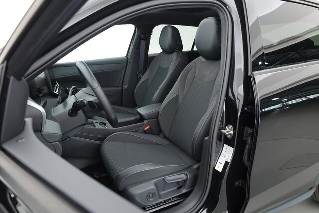 Volkswagen T-Roc 1.5 eTsi R-Line First Edition | Dig. Cockpit | IQ Light | Pano | Adapt. Cruise | Trekhaak | Head-up | Harman Kardon | Keyless | 360cam | Stoel- Stuurverw.