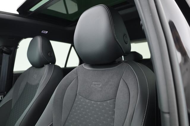 Volkswagen T-Roc 1.5 eTsi R-Line First Edition | Dig. Cockpit | IQ Light | Pano | Adapt. Cruise | Trekhaak | Head-up | Harman Kardon | Keyless | 360cam | Stoel- Stuurverw.