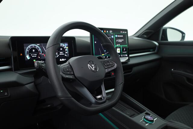 Volkswagen T-Roc 1.5 eTsi R-Line First Edition | Dig. Cockpit | IQ Light | Pano | Adapt. Cruise | Trekhaak | Head-up | Harman Kardon | Keyless | 360cam | Stoel- Stuurverw.