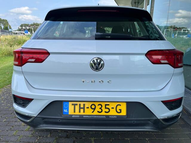 Volkswagen T-Roc 1.5 TSI Style | Rijklaar incl garantie | Parkeersensoren voor en achter 18 inch Carplay