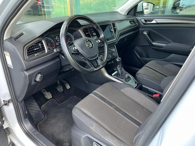 Volkswagen T-Roc 1.5 TSI Style | Rijklaar incl garantie | Parkeersensoren voor en achter 18 inch Carplay