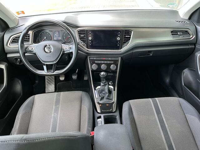 Volkswagen T-Roc 1.5 TSI Style | Rijklaar incl garantie | Parkeersensoren voor en achter 18 inch Carplay
