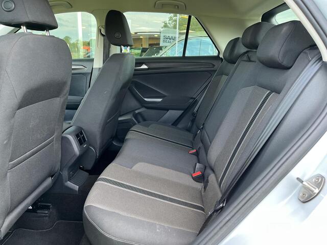 Volkswagen T-Roc 1.5 TSI Style | Rijklaar incl garantie | Parkeersensoren voor en achter 18 inch Carplay