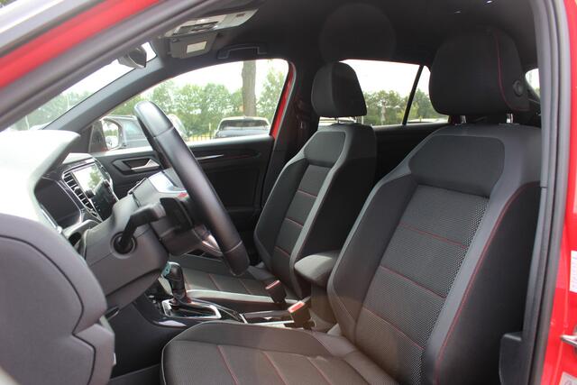 Volkswagen T-Roc 1.5 TSI Sport Business R / Camera / CarPlay / Virtual Cockpit / Sportstoelen / 18'' / LED / DAB / ACC