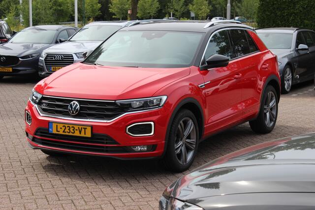 Volkswagen T-Roc 1.5 TSI Sport Business R / Camera / CarPlay / Virtual Cockpit / Sportstoelen / 18'' / LED / DAB / ACC