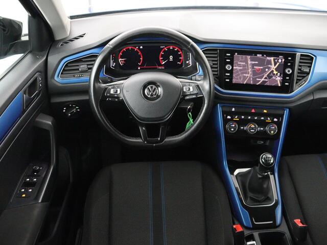 Volkswagen T-Roc 1.0 TSI Style | Trekhaak | Stoelverwarming | Parkeerhulp | Adaptive cruise | Navigatie | Bluetooth | Carplay | Climate control | Virtual cockpit