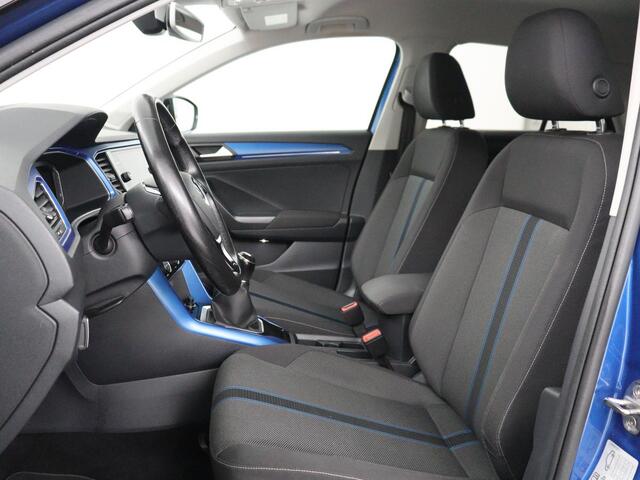Volkswagen T-Roc 1.0 TSI Style | Trekhaak | Stoelverwarming | Parkeerhulp | Adaptive cruise | Navigatie | Bluetooth | Carplay | Climate control | Virtual cockpit