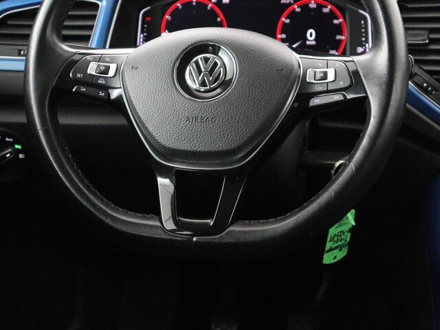 Volkswagen T-Roc 1.0 TSI Style | Trekhaak | Stoelverwarming | Parkeerhulp | Adaptive cruise | Navigatie | Bluetooth | Carplay | Climate control | Virtual cockpit