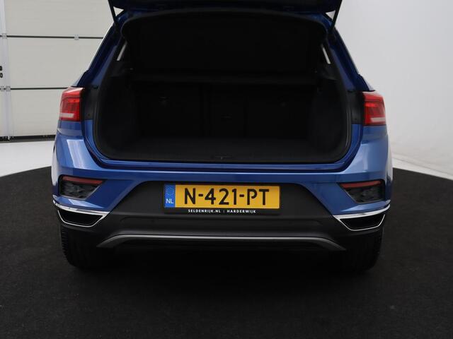 Volkswagen T-Roc 1.0 TSI Style | Trekhaak | Stoelverwarming | Parkeerhulp | Adaptive cruise | Navigatie | Bluetooth | Carplay | Climate control | Virtual cockpit