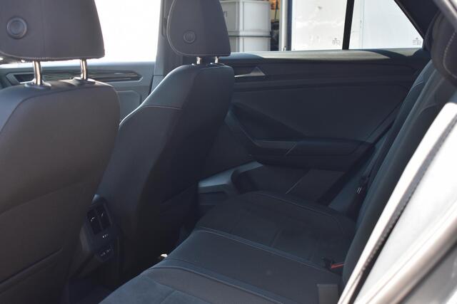 Volkswagen T-Roc 1.0 TSI R-Line 12-2022 | Navigatie | Camera | Massagestoel | 12 mnd BOVAG garantie | Whatsapp 06-53188999