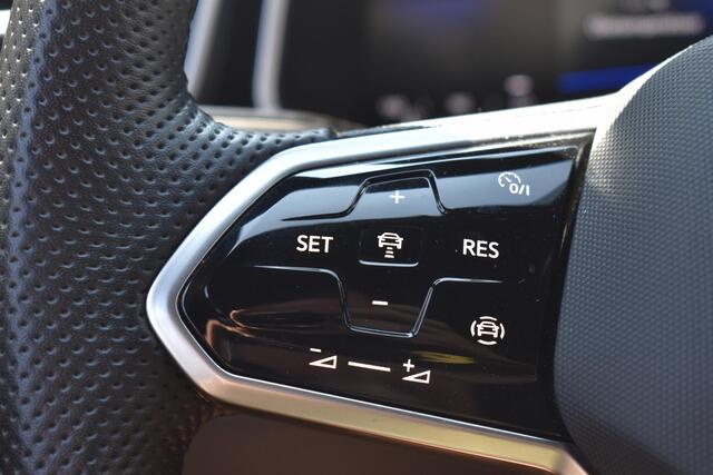 Volkswagen T-Roc 1.0 TSI R-Line 12-2022 | Navigatie | Camera | Massagestoel | 12 mnd BOVAG garantie | Whatsapp 06-53188999