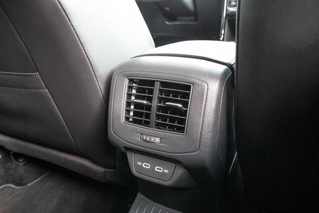 Volkswagen T-Roc 1.5 TSI R-Line Edition | Adapt cruise | Panorama dak | 19" LM