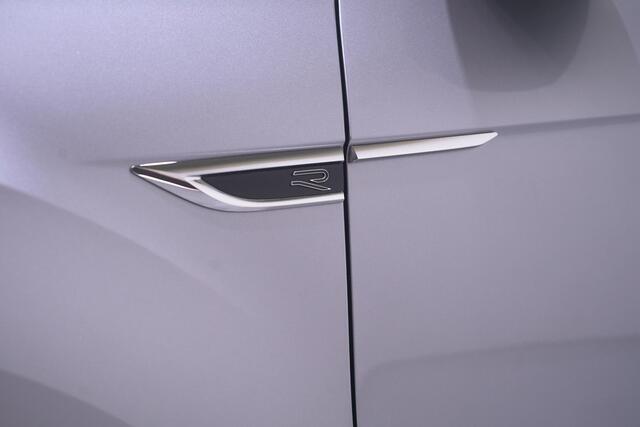 Volkswagen T-Roc 1.5 TSI R-Line Apple Carplay Panodak Stoelverwarming Achteruitrijcamera Digital Display