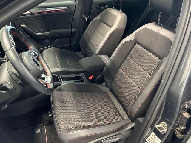 Volkswagen T-Roc 1.5 TSI 150pk DSG Sport · Panoramadak · Camera · Stoelverwarming · Elek. Achterklep · ACC · Dodehoeksensor ·