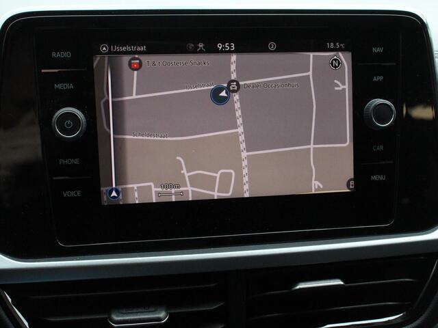 Volkswagen T-Roc 1.5 TSI 150pk DSG Life Navigatie Apple Carplay/Android Auto Adaptive Cruise Control Trekhaak Parkeersensoren Stoelverwarming Ledverlichting Getinte ramen Climate Control