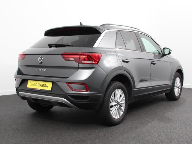 Volkswagen T-Roc 1.5 TSI 150pk DSG Life Navigatie Apple Carplay/Android Auto Adaptive Cruise Control Trekhaak Parkeersensoren Stoelverwarming Ledverlichting Getinte ramen Climate Control