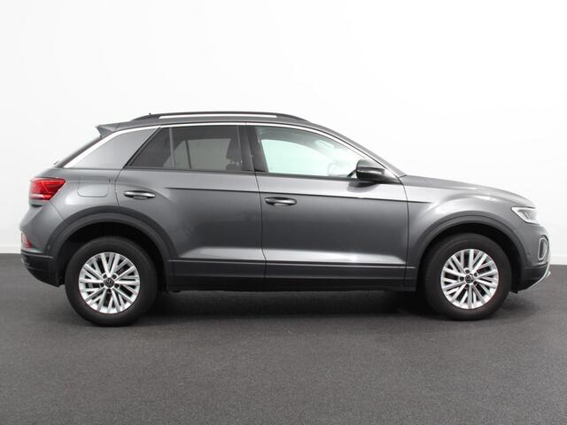 Volkswagen T-Roc 1.5 TSI 150pk DSG Life Navigatie Apple Carplay/Android Auto Adaptive Cruise Control Trekhaak Parkeersensoren Stoelverwarming Ledverlichting Getinte ramen Climate Control