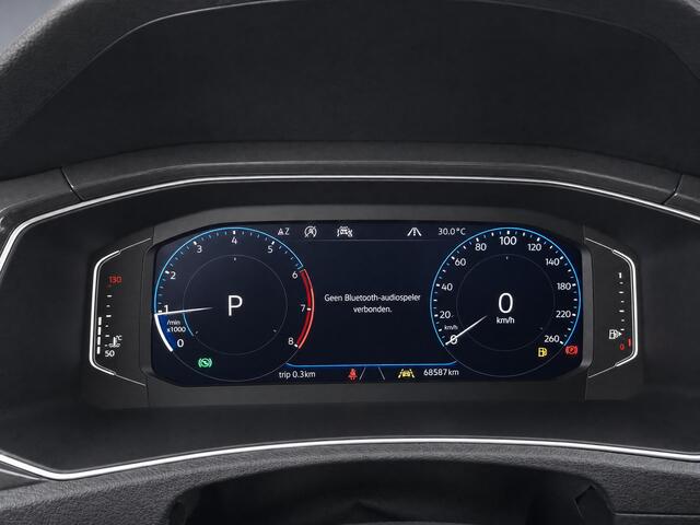 Volkswagen T-Roc 1.5 TSI Sport Business R / Digitaal dashboard / Pano / App connect / Navigatie / Camera / Parkeersensoren V+A / Lichtemetaal 18 inch /